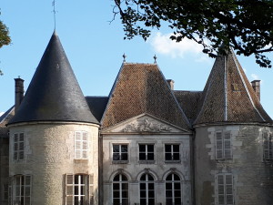 Schloss Reynel -Türme des 12. Jh. und später sowie  besondere Dachziegel©B. de Cosnac